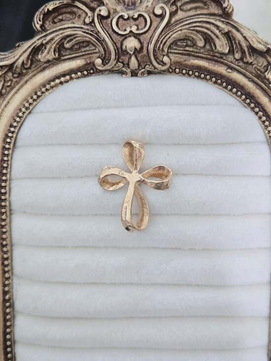 Avon - Picture 3 of 6